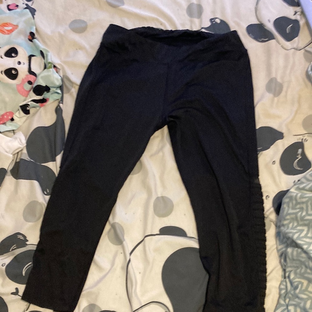 Capri leggings with half mesh leg